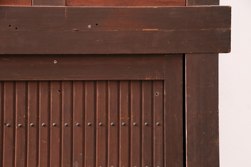 和製アンティーク　前面ヒノキ材・ケヤキ材　上品な和の雰囲気づくりにおすすめな関西水屋箪笥(重ね箪笥、収納棚、戸棚)(R-047906)