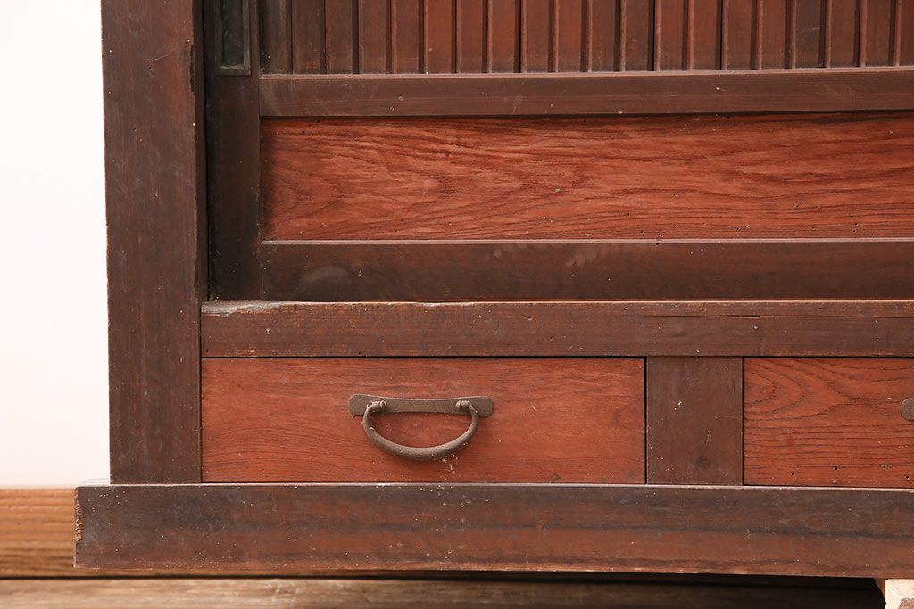 和製アンティーク　前面ヒノキ材・ケヤキ材　上品な和の雰囲気づくりにおすすめな関西水屋箪笥(重ね箪笥、収納棚、戸棚)(R-047906)