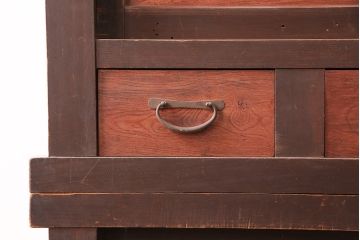 和製アンティーク　前面ヒノキ材・ケヤキ材　関西水屋　上品な和の雰囲気づくりにおすすめな収納棚(水屋箪笥、戸棚、サイドボード)(R-047907)