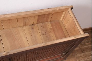 和製アンティーク　前面ヒノキ材・ケヤキ材　関西水屋　上品な和の雰囲気づくりにおすすめなサイドボード(水屋箪笥、収納棚、戸棚)(R-047908)