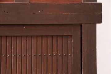 和製アンティーク　前面ヒノキ材・ケヤキ材　関西水屋　上品な和の雰囲気づくりにおすすめなサイドボード(水屋箪笥、収納棚、戸棚)(R-047908)