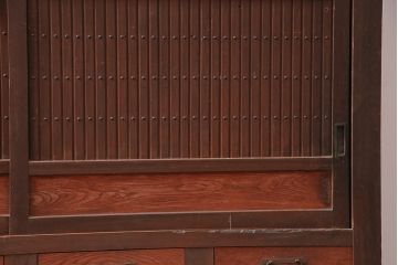 和製アンティーク　前面ヒノキ材・ケヤキ材　関西水屋　上品な和の雰囲気づくりにおすすめなサイドボード(水屋箪笥、収納棚、戸棚)(R-047908)