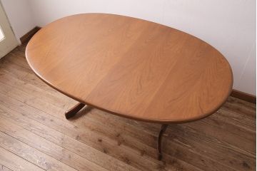 ヴィンテージ家具　人気のG-PLAN(ジープラン)!お部屋に優しい印象を与えるオーバル型のエクステンションテーブル(ダイニングテーブル、ビンテージ)(R-047909)