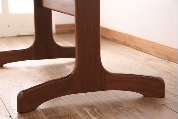 ヴィンテージ家具　人気のG-PLAN(ジープラン)!お部屋に優しい印象を与えるオーバル型のエクステンションテーブル(ダイニングテーブル、ビンテージ)(R-047909)