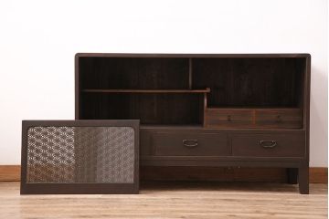 和製アンティーク　ダークな色味が大人っぽい、当店オリジナルの組子入り引き戸の箪笥ローボード(収納棚、戸棚)(R-047910)