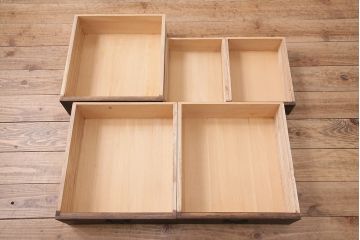 和製アンティーク　ダークな色味が大人っぽい、当店オリジナルの組子入り引き戸の箪笥ローボード(収納棚、戸棚)(R-047910)