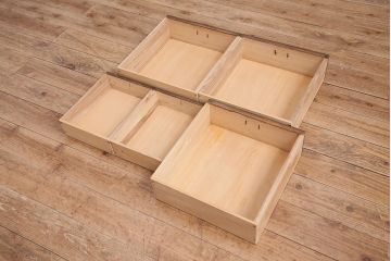 和製アンティーク　ダークな色味が大人っぽい、当店オリジナルの組子入り引き戸の箪笥ローボード(収納棚、戸棚)(R-047910)