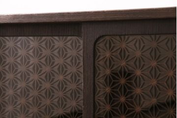 和製アンティーク　ダークな色味が大人っぽい、当店オリジナルの組子入り引き戸の箪笥ローボード(収納棚、戸棚)(R-047910)