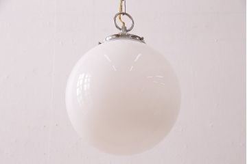 ビンテージ照明　シンプルな球体型の天井照明(ペンダントライト、吊り下げ照明)(R-047912)
