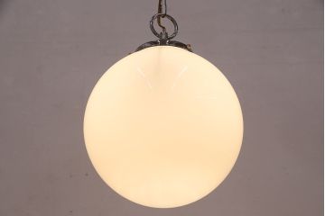 ビンテージ照明　シンプルな球体型の天井照明(ペンダントライト、吊り下げ照明)(R-047913)