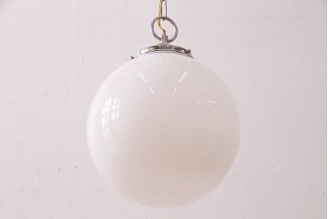 ビンテージ照明　シンプルな球体型の天井照明(ペンダントライト、吊り下げ照明)(R-047913)