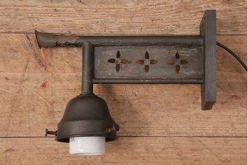 アンティーク照明　花の透かしが可愛らしいウォールランプ(壁掛け照明、壁付け照明)(R-047919)