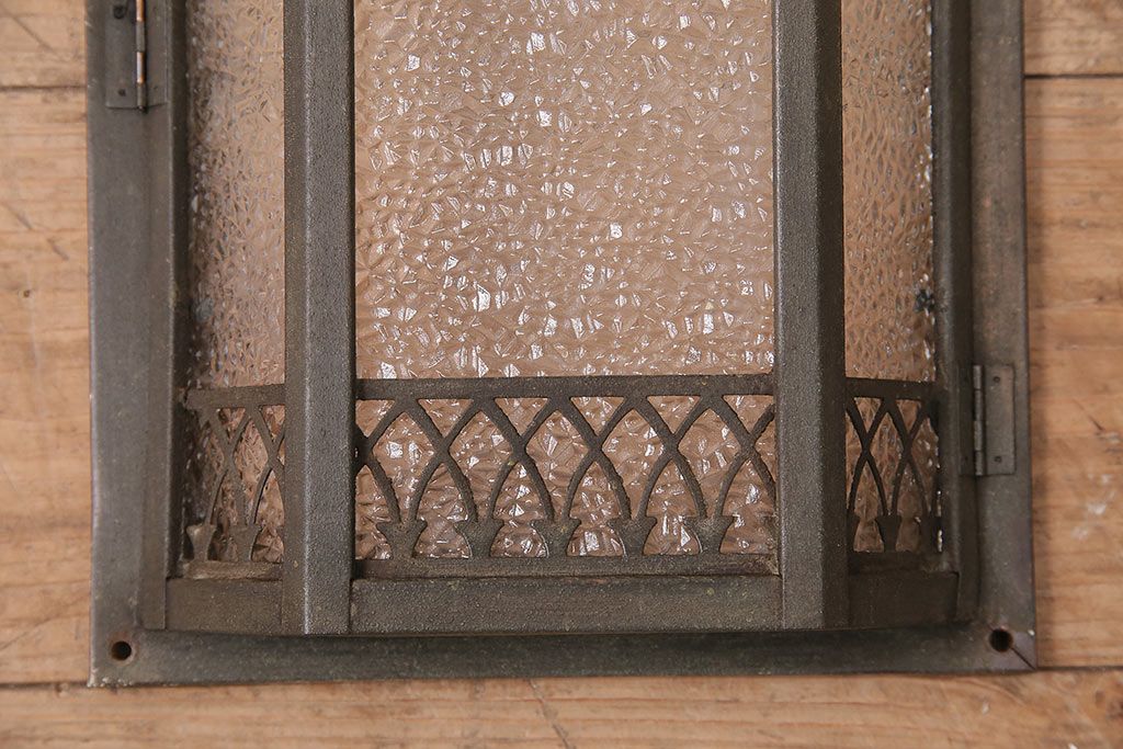 アンティーク雑貨　レトロな雰囲気たっぷりの壁掛け照明カバー(ウォールカバー)(R-047920)