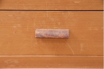 中古　民芸家具　杉材・桜皮　網代引戸が目を引く、手の込んだ造りが魅力の置き水屋(置水屋、茶水屋、茶道具、戸棚)(R-047931)