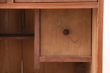 和製アンティーク　ニレ材の杢目が楽しめる凝った作りのサイドボード(時代箪笥、収納棚)(R-047938)