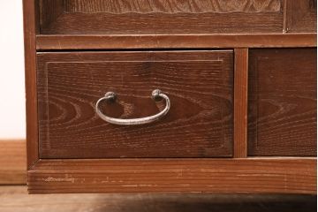 和製アンティーク　ニレ材の杢目が楽しめる凝った作りのサイドボード(時代箪笥、収納棚)(R-047938)