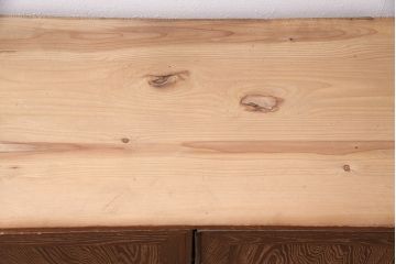 和製アンティーク　衣装盆付き　ニレ材の杢目が楽しめる凝った作りのサイドボード(時代箪笥、着物箪笥、両開き扉)(R-047939)