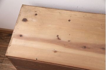 和製アンティーク　ニレ材の杢目が楽しめる凝った作りのローチェスト(時代箪笥、タンス、引き出し)(R-047940)