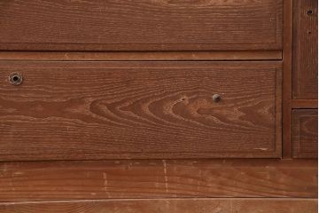和製アンティーク　ニレ材の杢目が楽しめる凝った作りのローチェスト(時代箪笥、タンス、引き出し)(R-047940)