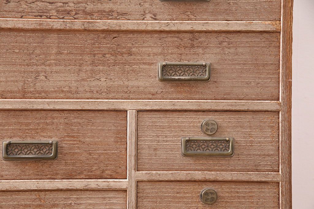 中古　大人の上品さ漂う伝統工芸品の加茂総桐箪笥(総桐たんす、加茂箪笥、衣装箪笥、引き出し)(R-047941)