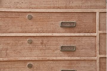 中古　大人の上品さ漂う伝統工芸品の加茂総桐箪笥(総桐たんす、加茂箪笥、衣装箪笥、引き出し)(R-047941)