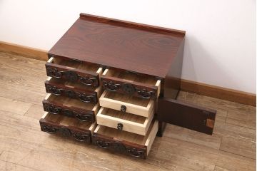 中古　ダイナミックな木目と豪華な金具が魅力的な岩谷堂の衣装タンス(和タンス、引き出し、チェスト、テレビ台)(R-047942)