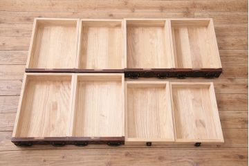 中古　ダイナミックな木目と豪華な金具が魅力的な岩谷堂の衣装タンス(和タンス、引き出し、チェスト、テレビ台)(R-047942)