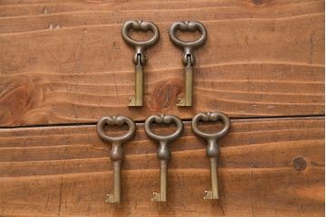 中古美品　イギリス輸入家具　特大サイズ!　オーク材　クラシカルな組み立て式キャビネット(定価約140万円)(収納棚、食器棚)(R-047943)