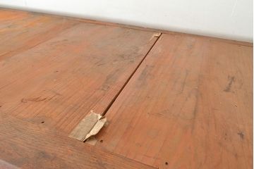 和製アンティーク　前面ケヤキ材　赤みがかった木色が目を引く上手物の重ね戸棚(収納棚、食器棚、キャビネット、ガラス戸棚)(R-047947)