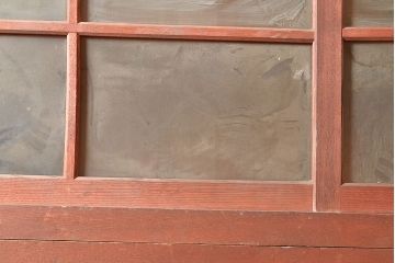和製アンティーク　前面ケヤキ材　赤みがかった木色が目を引く上手物の重ね戸棚(収納棚、食器棚、キャビネット、ガラス戸棚)(R-047947)