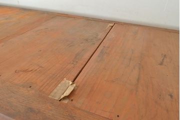 和製アンティーク　前面ケヤキ材　赤みがかった木色が目を引く上手物の戸棚(収納棚、食器棚、キャビネット、ガラス戸棚)(R-047948)