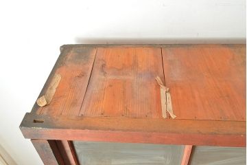 和製アンティーク　前面ケヤキ材　赤みがかった木色が目を引く上手物の戸棚(収納棚、食器棚、キャビネット、ガラス戸棚)(R-047948)