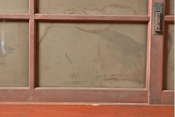 和製アンティーク　前面ケヤキ材　赤みがかった木色が目を引く上手物の戸棚(収納棚、食器棚、キャビネット、ガラス戸棚)(R-047949)