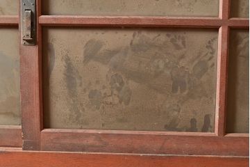 和製アンティーク　前面ケヤキ材　赤みがかった木色が目を引く上手物の戸棚(収納棚、食器棚、キャビネット、ガラス戸棚)(R-047949)