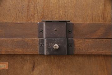中古　北海道民芸家具　和・洋どちらの空間にも馴染みやすいシックなブックケース(本棚、収納棚)(定価約22万円)(R-047951)