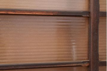 和製アンティーク　ナラ材製　たっぷり収納できるのが嬉しい銀モールガラス入り戸棚(食器棚、収納棚、キャビネット、ガラス戸棚)(R-047954)