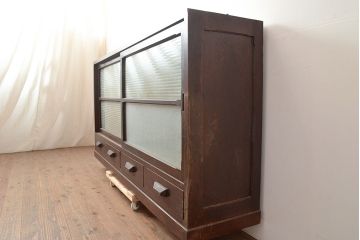 【簡易リペア限定品】和製アンティーク　ナラ材製　たっぷり収納できるのが嬉しい銀モールガラス入り戸棚(食器棚、収納棚、キャビネット、ガラス戸棚、サイドボード)(R-047955)