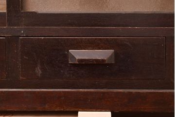【簡易リペア限定品】和製アンティーク　ナラ材製　たっぷり収納できるのが嬉しい銀モールガラス入り戸棚(食器棚、収納棚、キャビネット、ガラス戸棚、サイドボード)(R-047955)