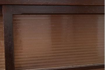 和製アンティーク　ナラ材製　たっぷり収納できるのが嬉しい銀モールガラス入り戸棚(食器棚、収納棚、キャビネット、ガラス戸棚)(R-047955)