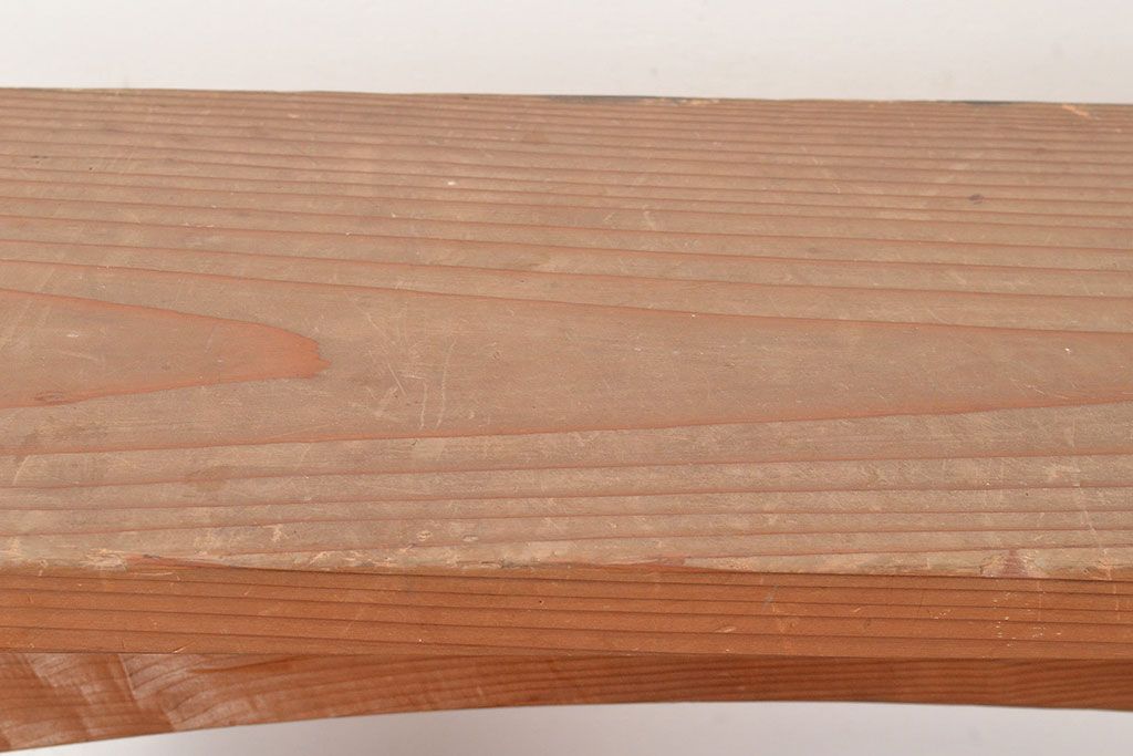 和製アンティーク　ディスプレイにおすすめ!素朴な木味が懐かしい雰囲気を醸し出す飾り棚(花台)(R-047956)