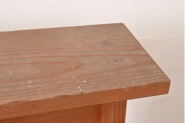 和製アンティーク　ディスプレイにおすすめ!素朴な木味が懐かしい雰囲気を醸し出す飾り棚(花台)(R-047956)