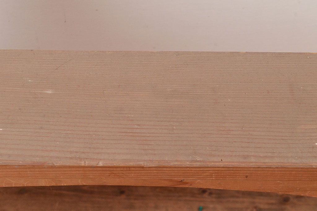 和製アンティーク　ディスプレイにおすすめ!素朴な木味が懐かしい雰囲気を醸し出す飾り棚(花台)(R-047956)