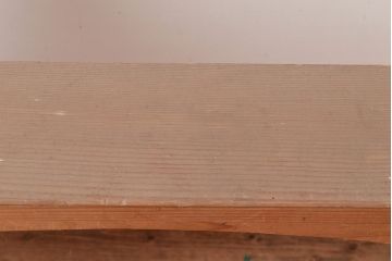 和製アンティーク　ディスプレイにおすすめ!素朴な木味が懐かしい雰囲気を醸し出す飾り棚(花台)(R-047956)