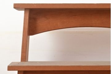 和製アンティーク　ディスプレイにおすすめ!素朴な木味が懐かしい雰囲気を醸し出す飾り棚(花台)(R-047956)