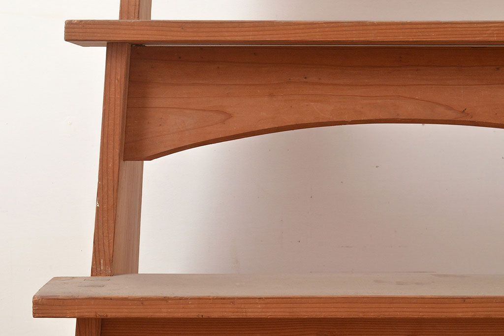 和製アンティーク　ディスプレイにおすすめ!素朴な木味が懐かしい雰囲気を醸し出す飾り棚(花台)(R-047956)