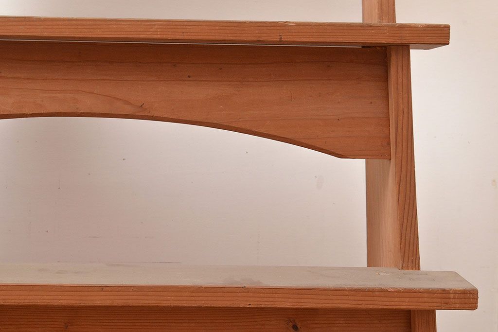 和製アンティーク　ディスプレイにおすすめ!素朴な木味が懐かしい雰囲気を醸し出す飾り棚(花台)(R-047956)