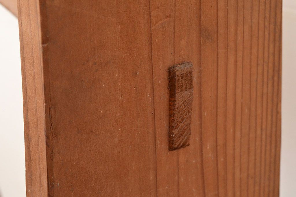 和製アンティーク　ディスプレイにおすすめ!素朴な木味が懐かしい雰囲気を醸し出す飾り棚(花台)(R-047956)