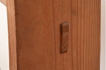 和製アンティーク　ディスプレイにおすすめ!素朴な木味が懐かしい雰囲気を醸し出す飾り棚(花台)(R-047956)