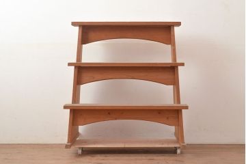 和製アンティーク　ディスプレイにおすすめ!素朴な木味が懐かしい雰囲気を醸し出す飾り棚(花台)(R-047956)