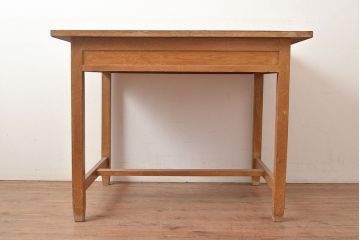 昭和レトロ　味わい深い佇まいが懐かしい空間づくりを叶える、ナラ材製の机(学習机、在宅ワーク、在宅用平机、在宅ワーク、在宅用ワークデスク)(R-047959)